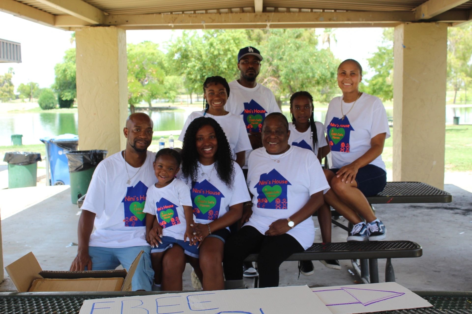 Nini's House team volunteers group photo